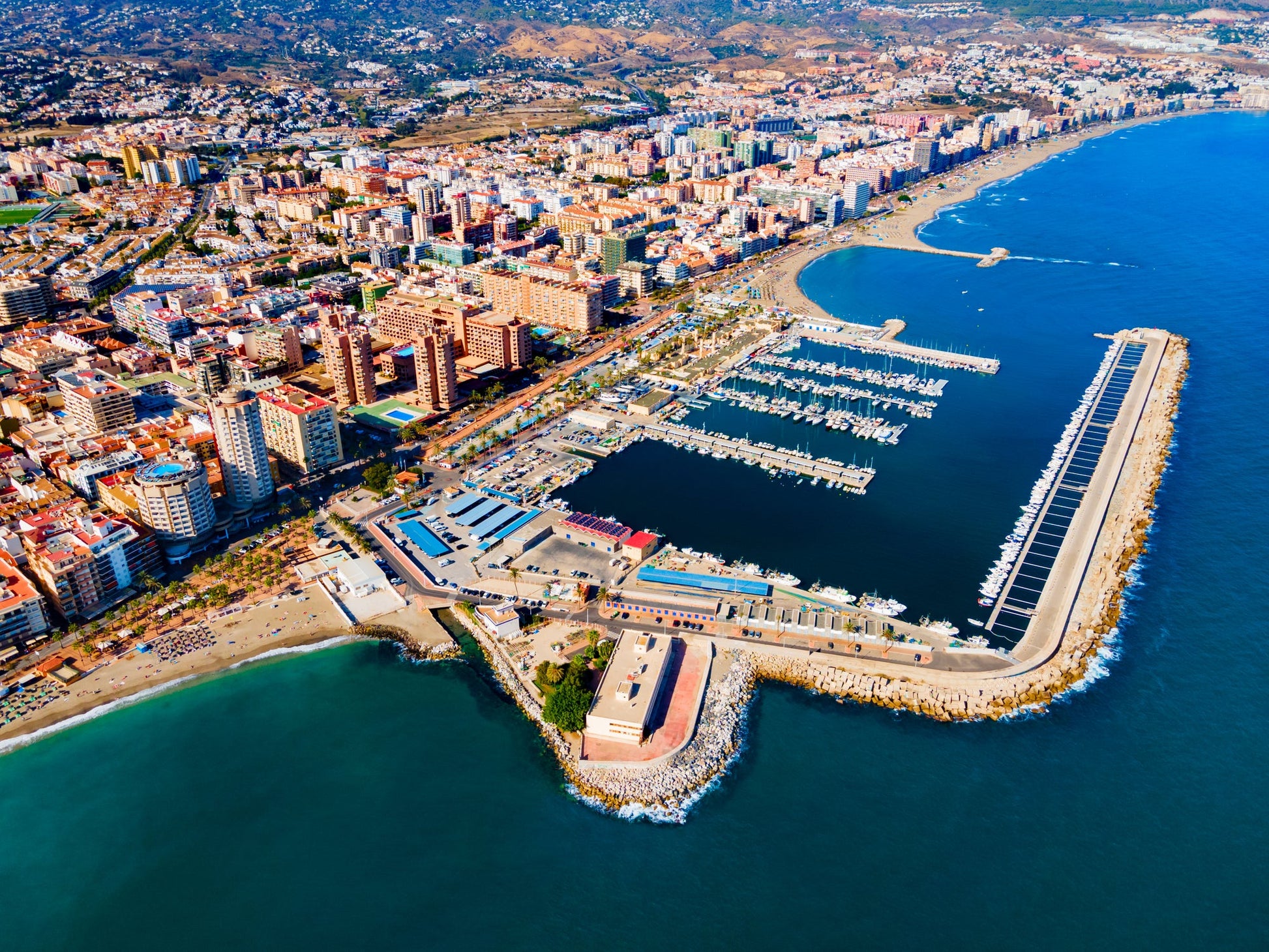Porto Fuengirola, Fuengirola, Spagna: ormeggi e vista sul porto turistico con Eberths.com