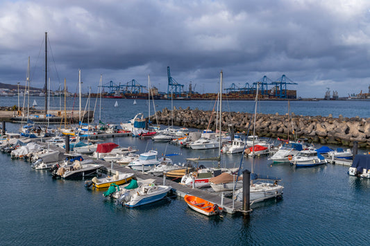 Porto Las Palmas, La Palmas de Gran Canaria, Gran Canaria, Spagna: ormeggi e vista sul porto con Eberths.com