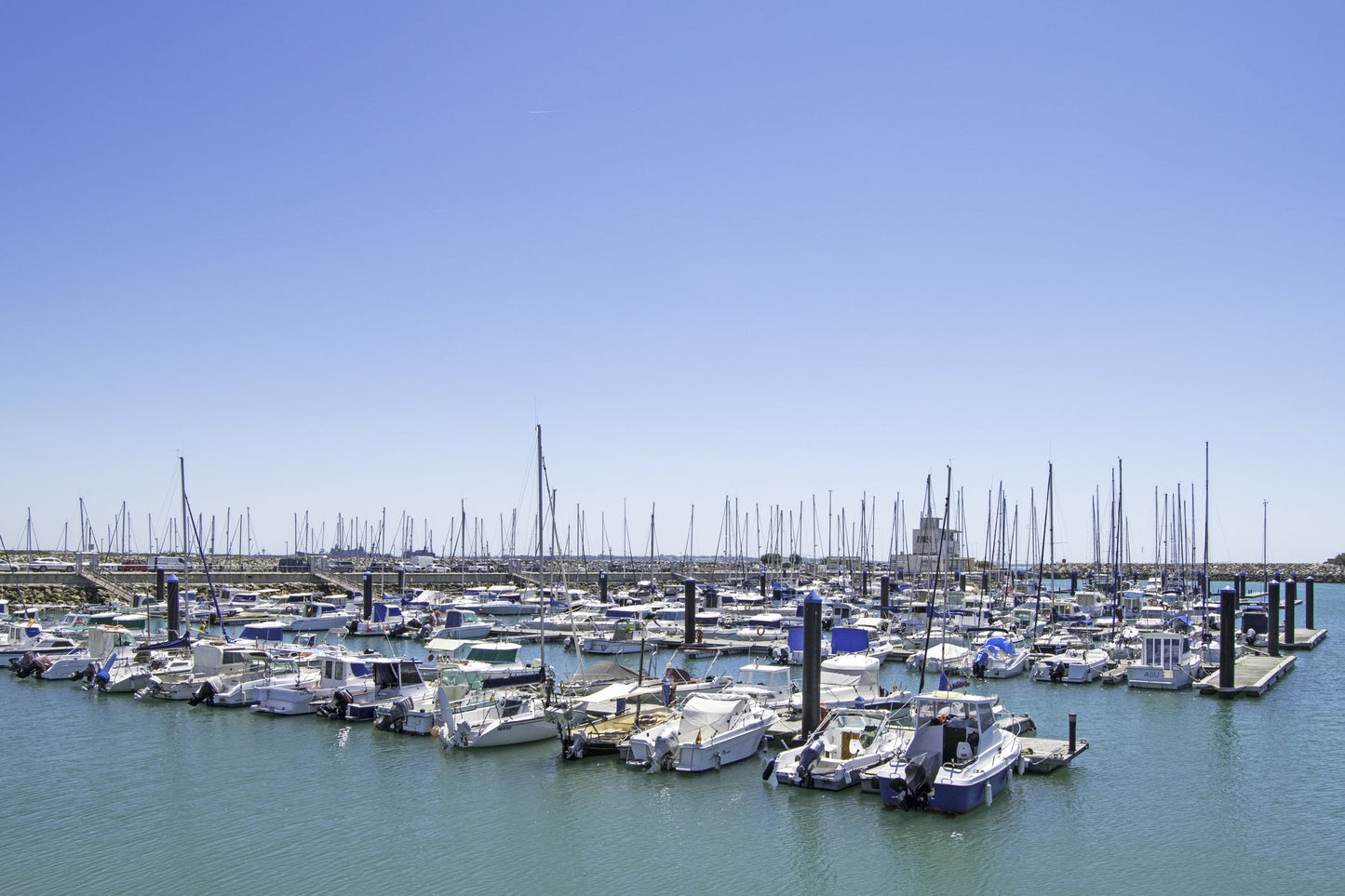 Porto Rota, Rota, Spagna: ormeggi per barche e vista sul porto turistico con Eberths.com