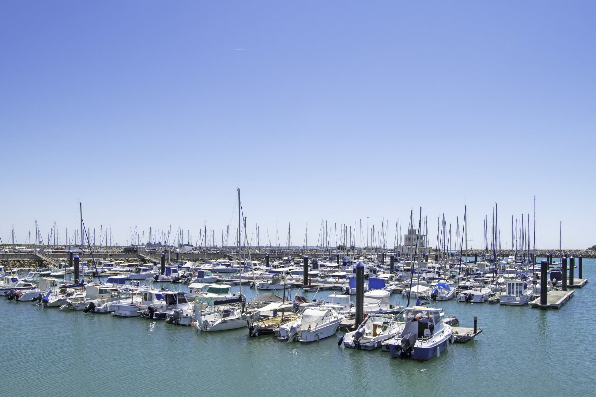 Porto Rota, Rota, Spagna: ormeggi per barche e vista sul porto turistico con Eberths.com