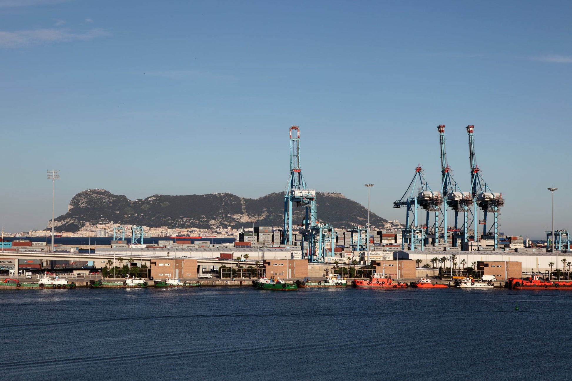Marina Club Deportivo Náutico El Saladillo à Algeciras, Espagne – postes d’amarrage pour bateaux et vue sur le port de plaisance avec Eberths.com