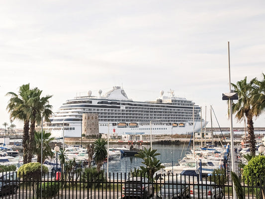 Marina Hércules, Ceuta, Spagna: ormeggi per barche e vista sul porto turistico con Eberths.com