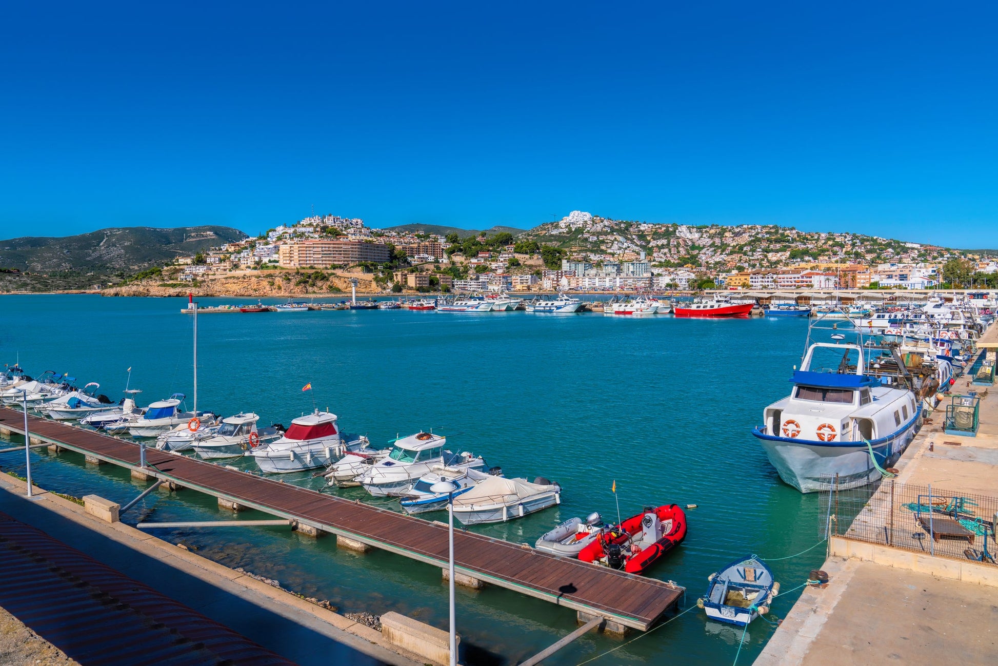 Puerto de Peñiscola in Peníscola, Spain – yacht berths and marina view with Eberths.com