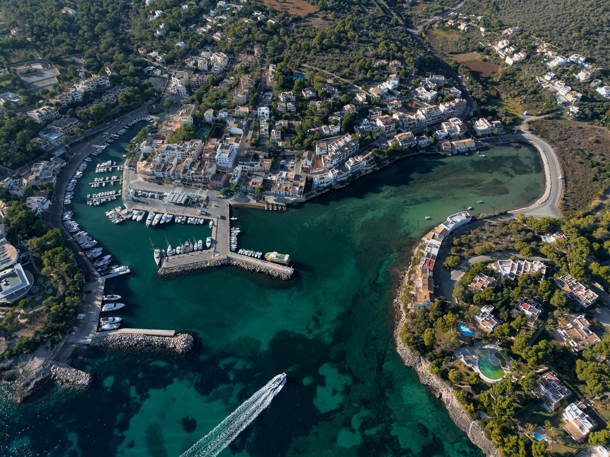 Porto Portopetro, Portopetro, Spagna: ormeggi per barche e vista sul porto turistico con Eberths.com