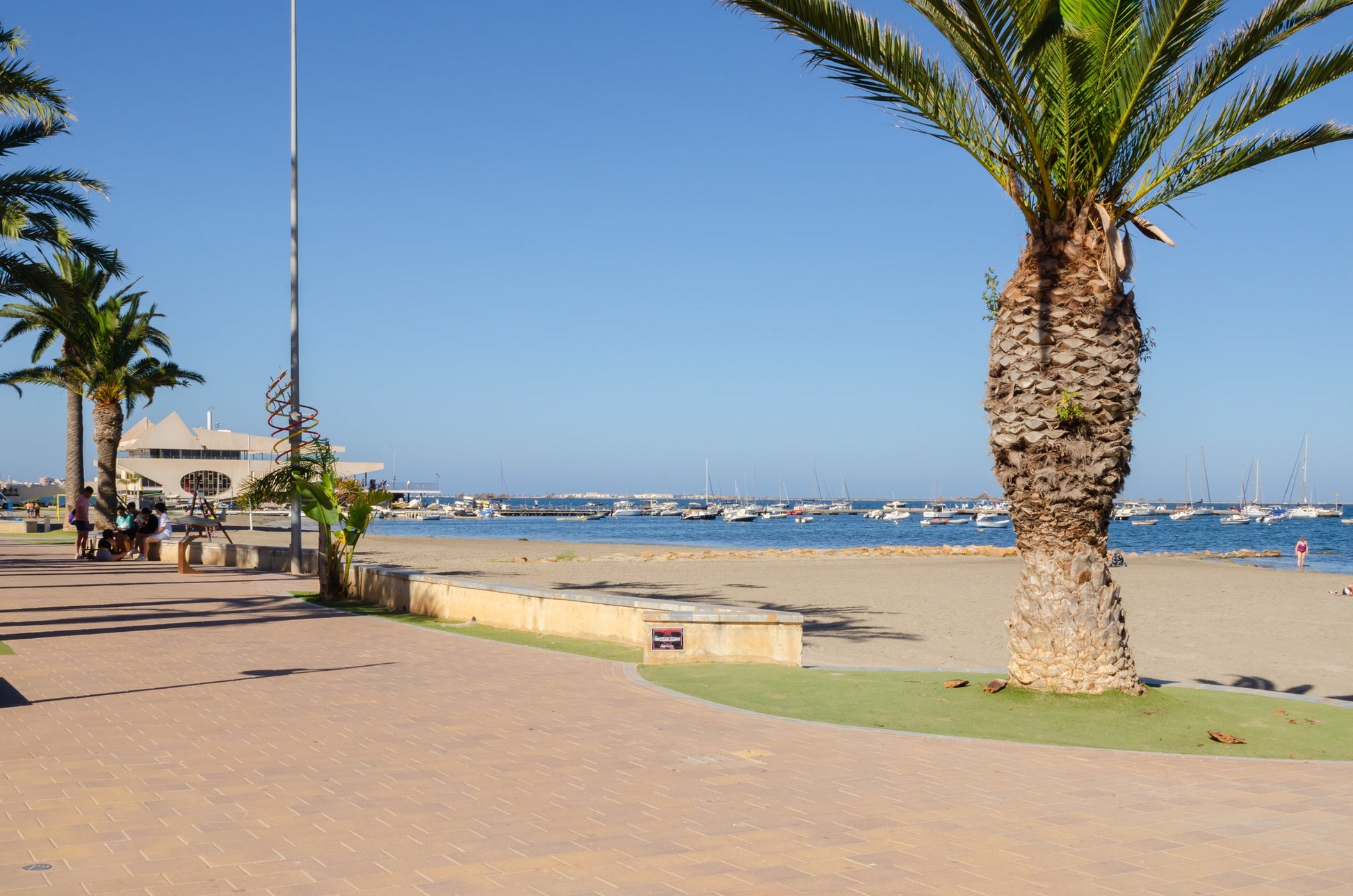 Real Club Embarcadero Santiago de la Ribera à Santiago de la Ribera, Espagne – postes d’amarrage pour bateaux et vue sur le port de plaisance avec Eberths.com