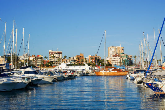 Real Club Nautico Torrevieja, Torrevieja, Spagna: ormeggi e vista sul porto turistico con Eberths.com