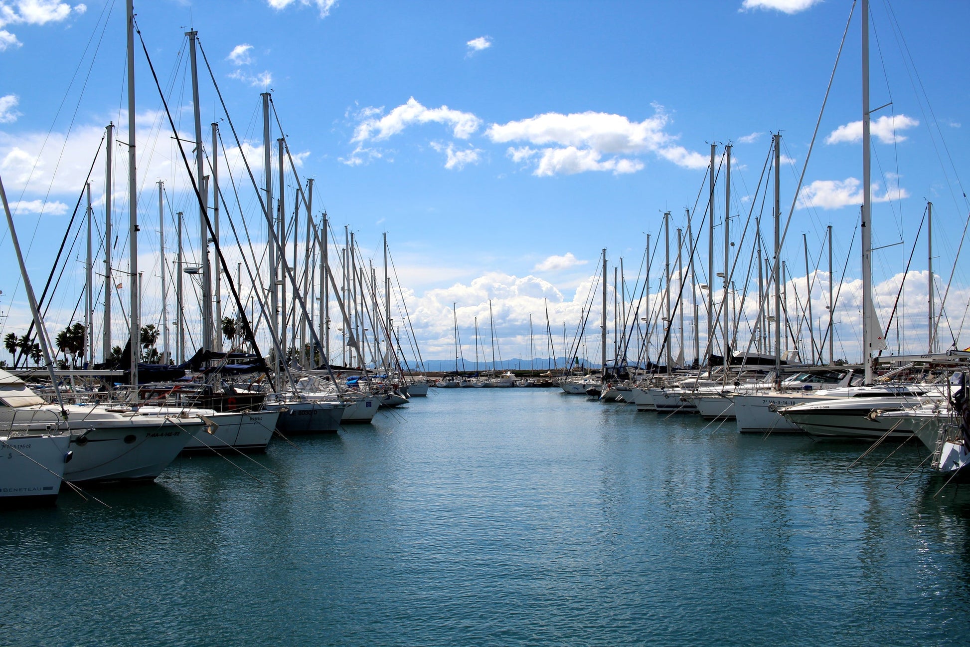 Real Club Náutico de Valencia, Valencia, España: amarres y vistas al puerto deportivo con Eberths.com