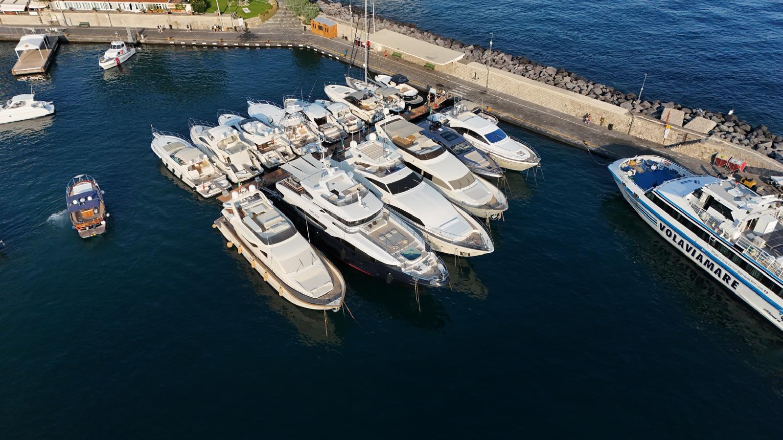 Postes d’amarrage à Sorrente | Côte Amalfitaine & Capri | EBERTHS.COM
