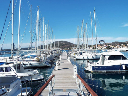 ACI Marina Veljko Barbieri Slano, Slano, Croazia: ormeggi e vista sul porto turistico con Eberths.com