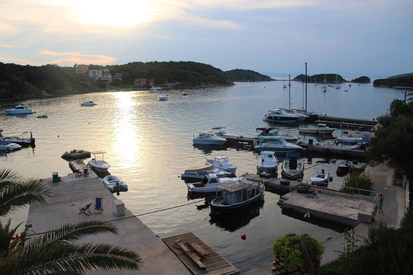 ACI Marina Supetarska Draga, Supetarska Draga, Croazia: ormeggi e vista sul porto turistico con Eberths.com