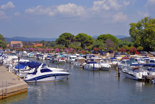 Marina La Londe les Maures Miramar, La Londe les Maures, Francia: ormeggi e vista sul porto con Eberths.com