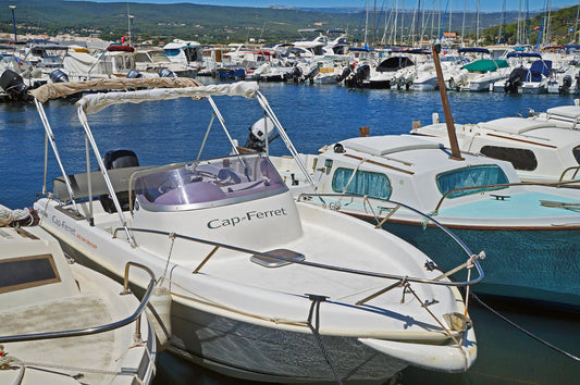 Porto Vecchio des Lecques, Saint Cyr sur Mer, Francia: ormeggi e vista sul porto turistico con Eberths.com