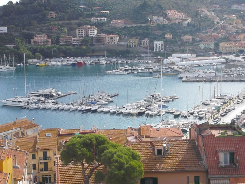 Reserva amarre Porto Turistico Domiziano I Eberths.com 