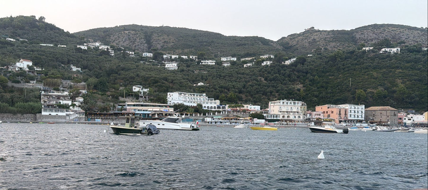 Ancoraggio su boa con Eberths.com presso Marina Del Cantone & Marina di Nerano