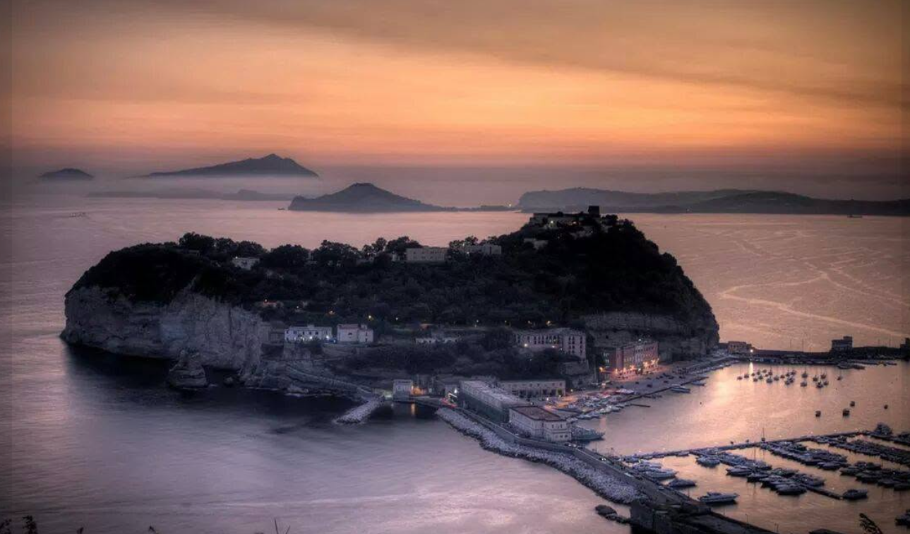SeNa Ormeggi – ta place d'amarrage à Naples avec Eberths.com